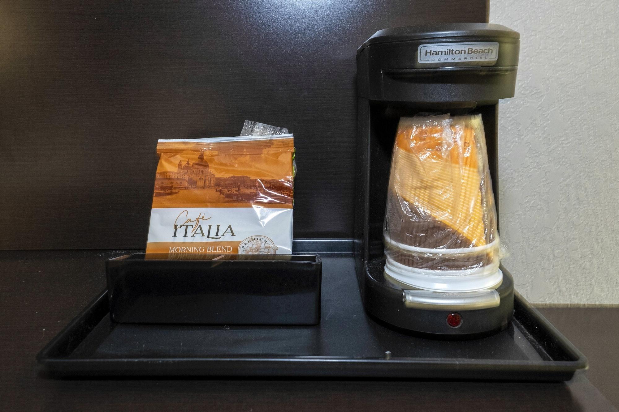 亨茨维尔红屋顶plus+汽车旅馆 外观 照片