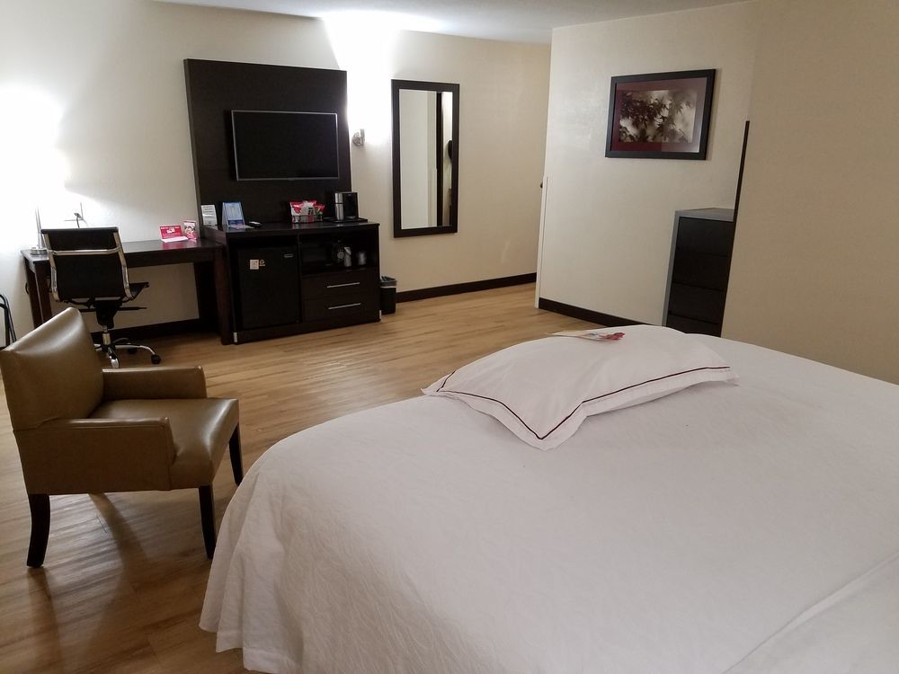 亨茨维尔红屋顶plus+汽车旅馆 外观 照片